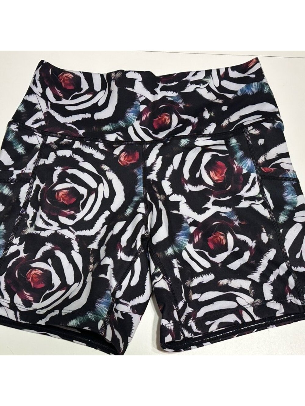 Constantly Varied Gear CVG Womens Small  Animal Floral Shorts Gym CrossFit 5”
